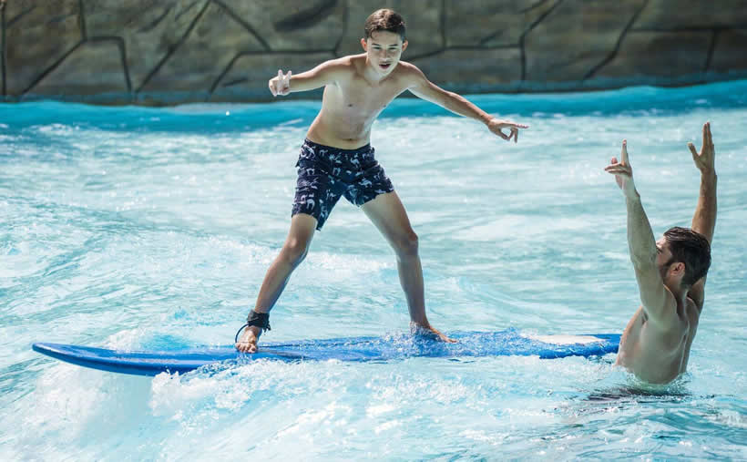 Escola de Surf - Atrações do Hot Park