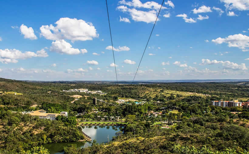 Mega Tirolesa - Atrações do Hot Park