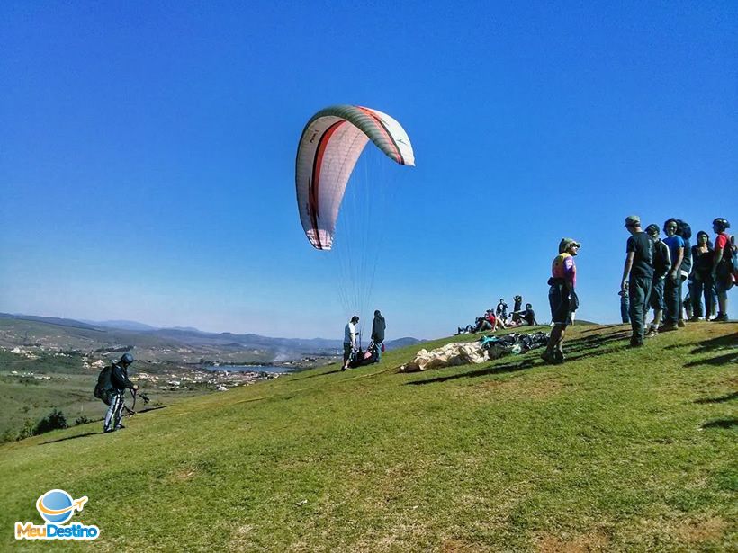 Vôo de Parapente na Serra da Moeda - Minas Gerais
