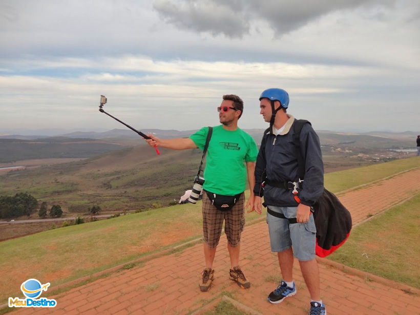 Vôo de Parapente na Serra da Moeda - Minas Gerais
