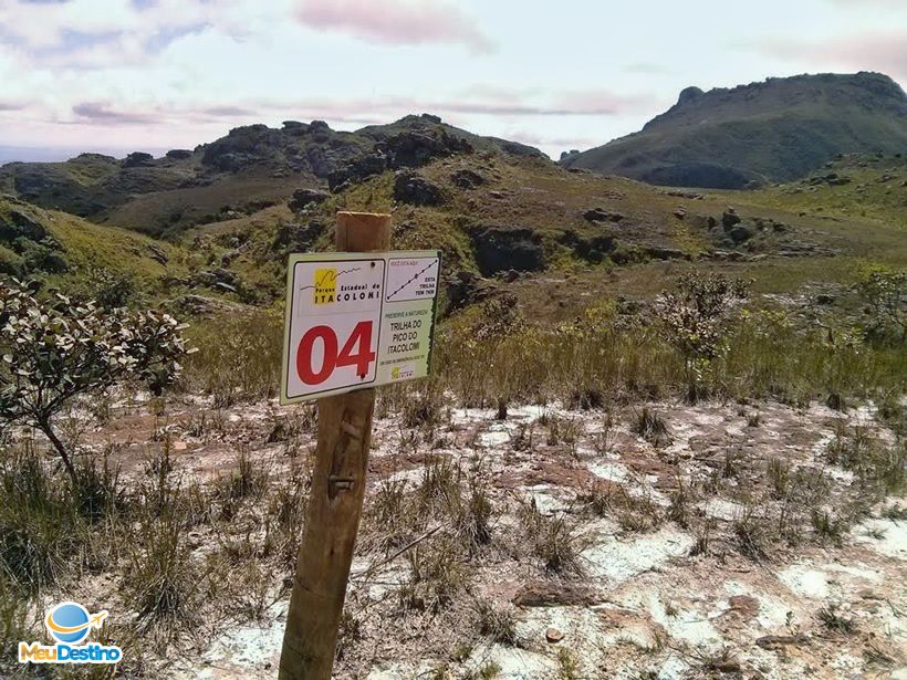 Placas marcando o trajeto