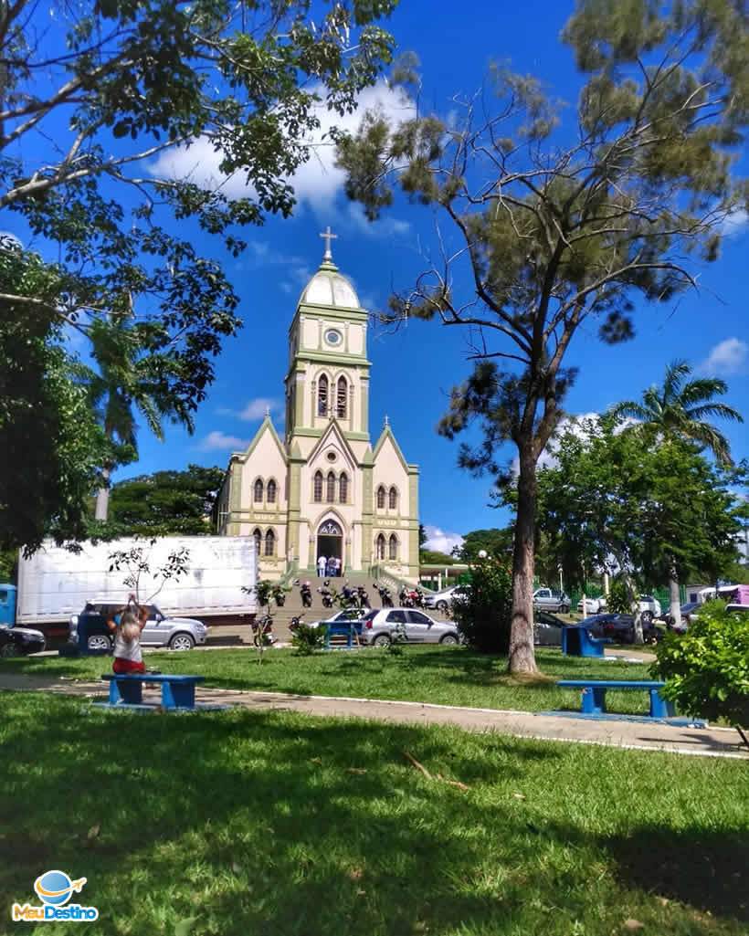 Igreja Matriz em Leandro Ferreira-MG