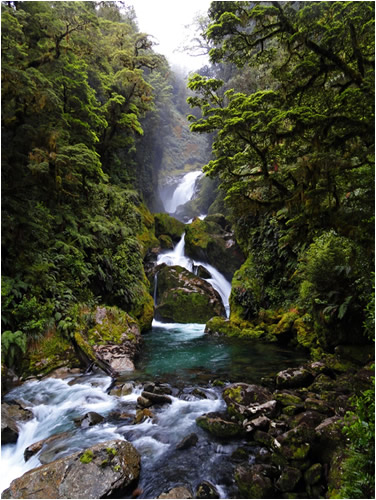 Cachoeira em Queenstown - Nova Zelândia