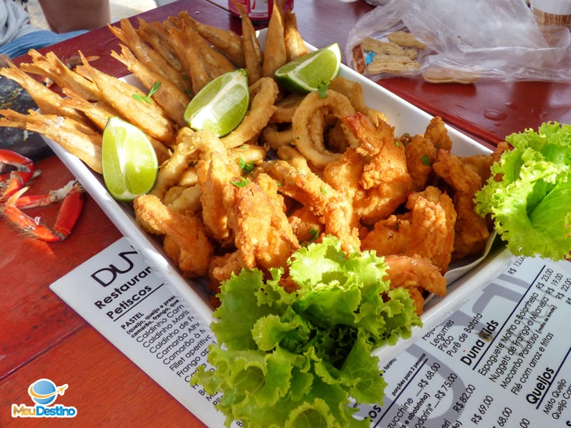 Pilombeta frita, isca de peixe, camarão e lula empanados - Restaurante Duna Beach - Aracaju-SE