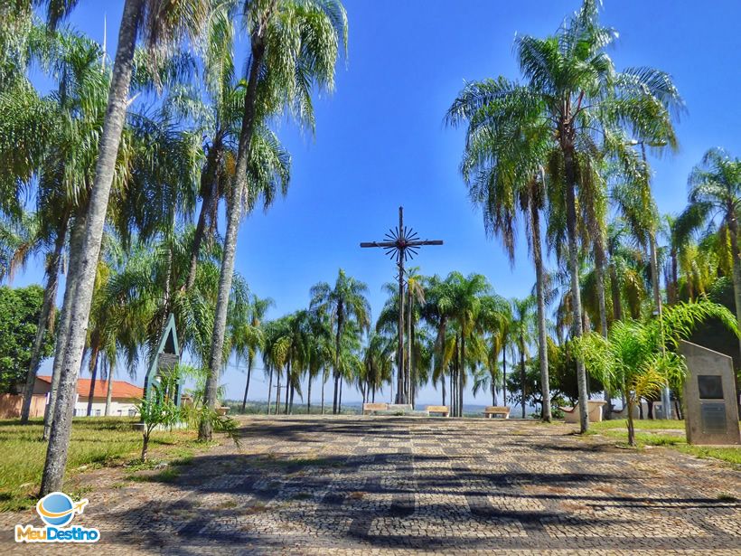 Praça dos Coqueiros - Dores do Indaiá-MG