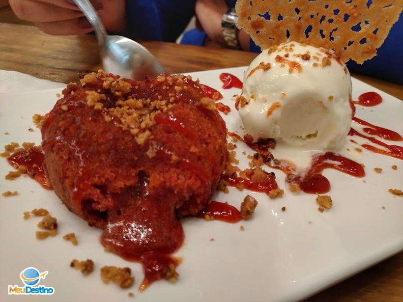 Petit Gateau de Goiabada com Sorvete de Queijo - Fiorella Gelato - Belo Horizonte-MG