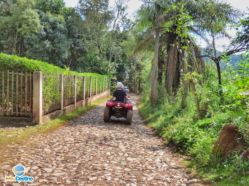 Passeio de Quadriciclo em Macacos-MG