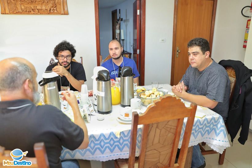 André Morato com o Padre Róbson de Oliveira