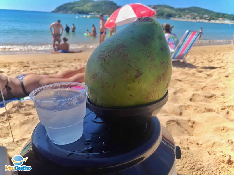Água de Coco na Barraca do Gustavo em Búzios-RJ