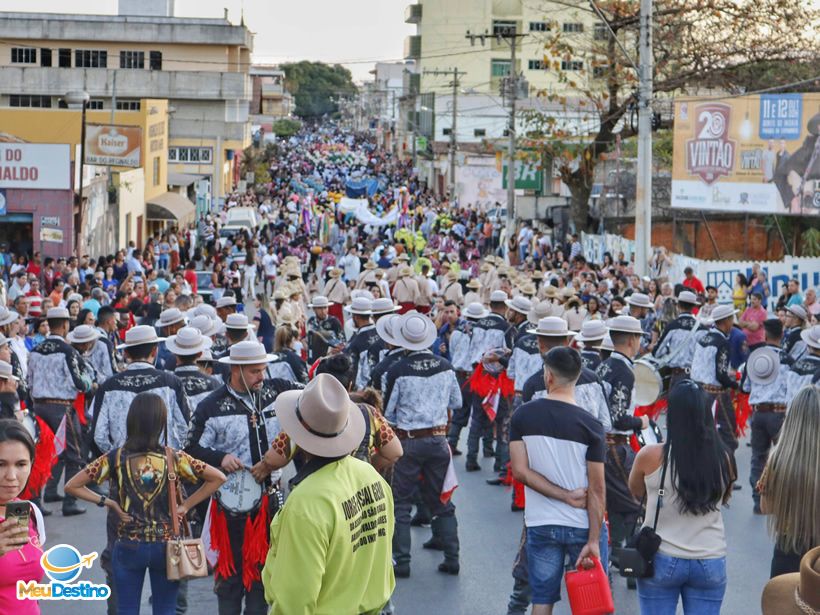 As ruas da cidade ficam lotadas