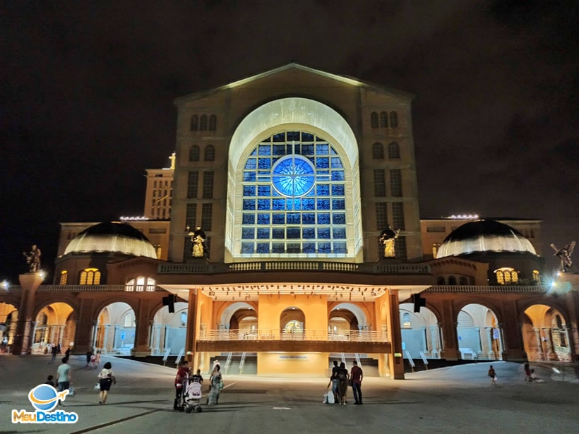 Natal Iluminado - Santuário Nacional à noite - Aparecida-SP