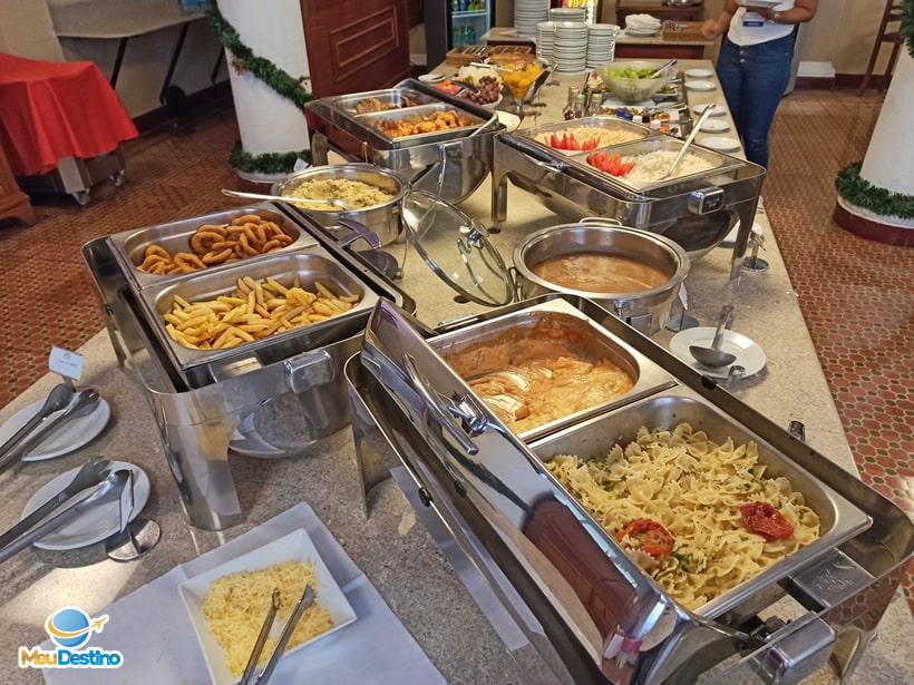Almoço na Pousada do Bom Jesus - Hospedagem em Aparecida-SP