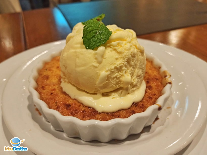 Cocada ao Forno com Sorvete - Coco Bambu BH - Restaurante em Belo Horizonte-MG