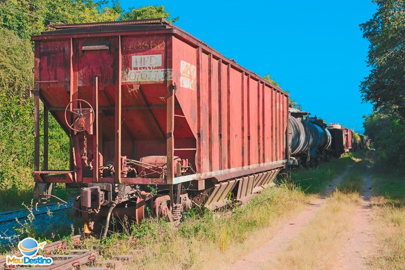 Cemitério dos vagões da FCA